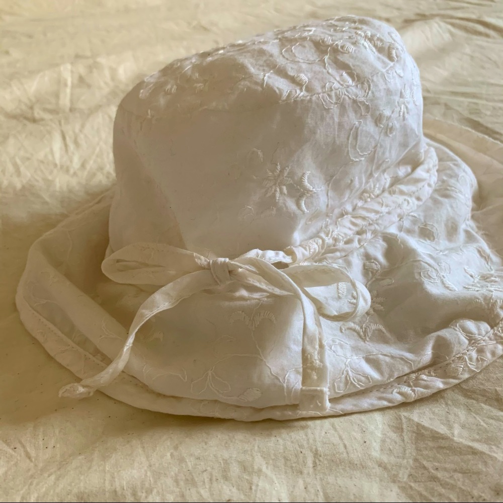 Liz Claiborne Lace Pattern Bucket Hat